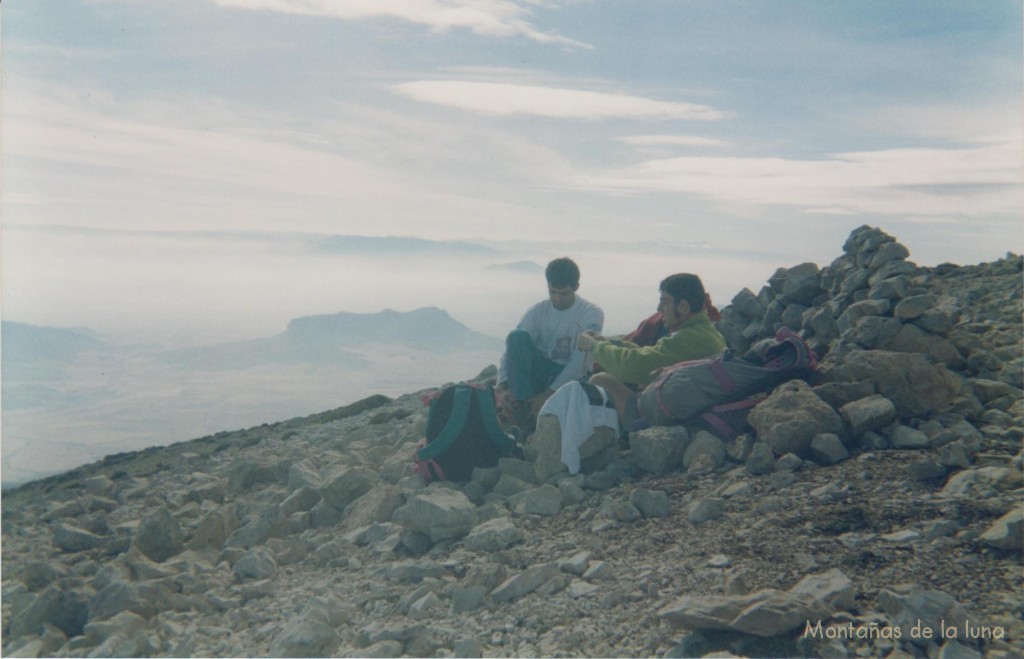 Manolet y El Rojo en la cima de La Sagra, 2.383 mts.